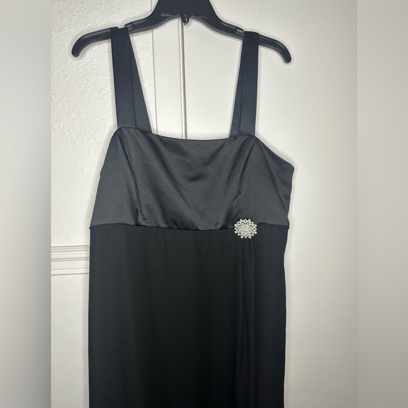 Alfred Angelo Black Dress with Elegant Detail size 10 - Picture 1 of 5